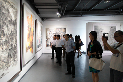 省文聯(lián)文藝創(chuàng)作研討會(huì)代表參觀2014四川美術(shù)作品展，共話文藝創(chuàng)作新方向