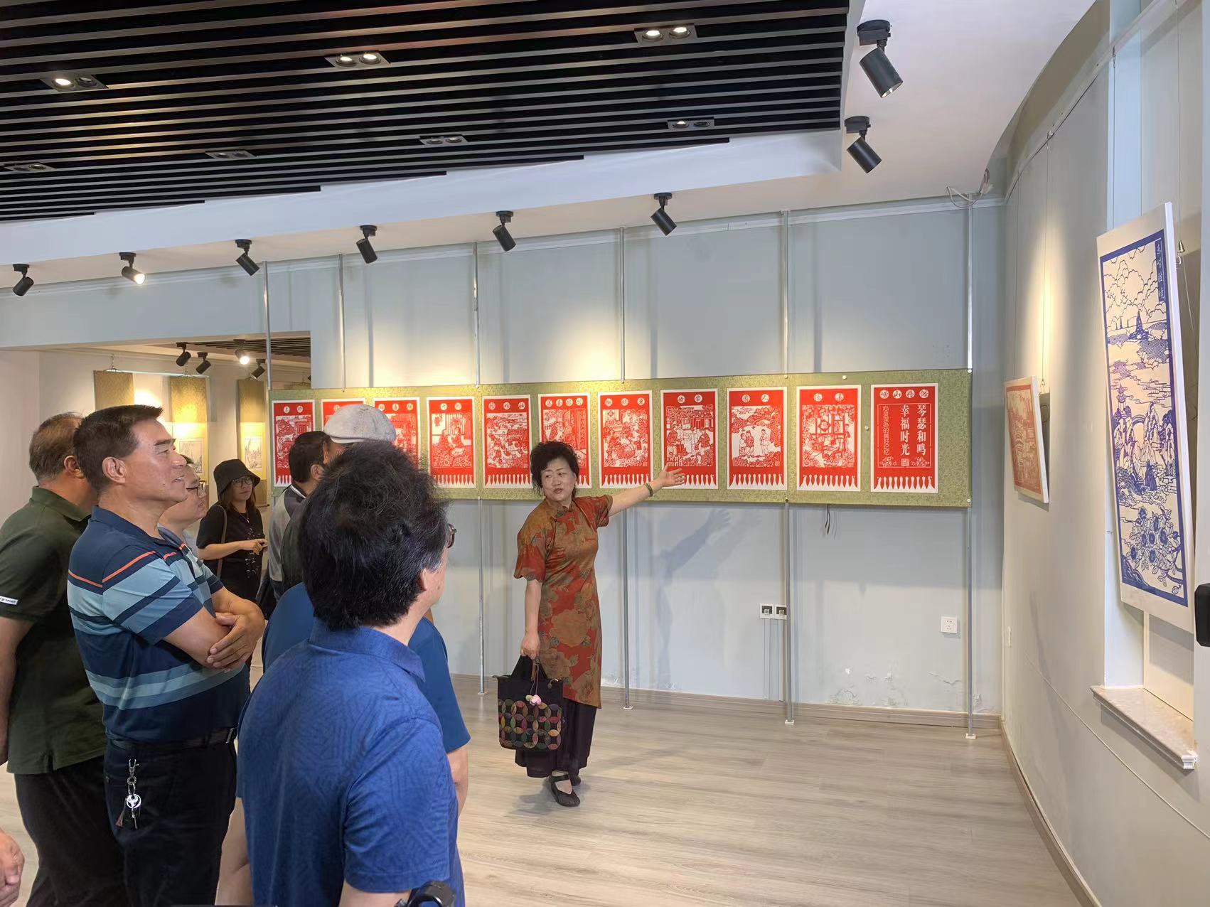 喚醒心靈深處的美好記憶——嶗山非遺剪紙創(chuàng)作展與專(zhuān)業(yè)化經(jīng)紀(jì)人服務(wù)的融合探索